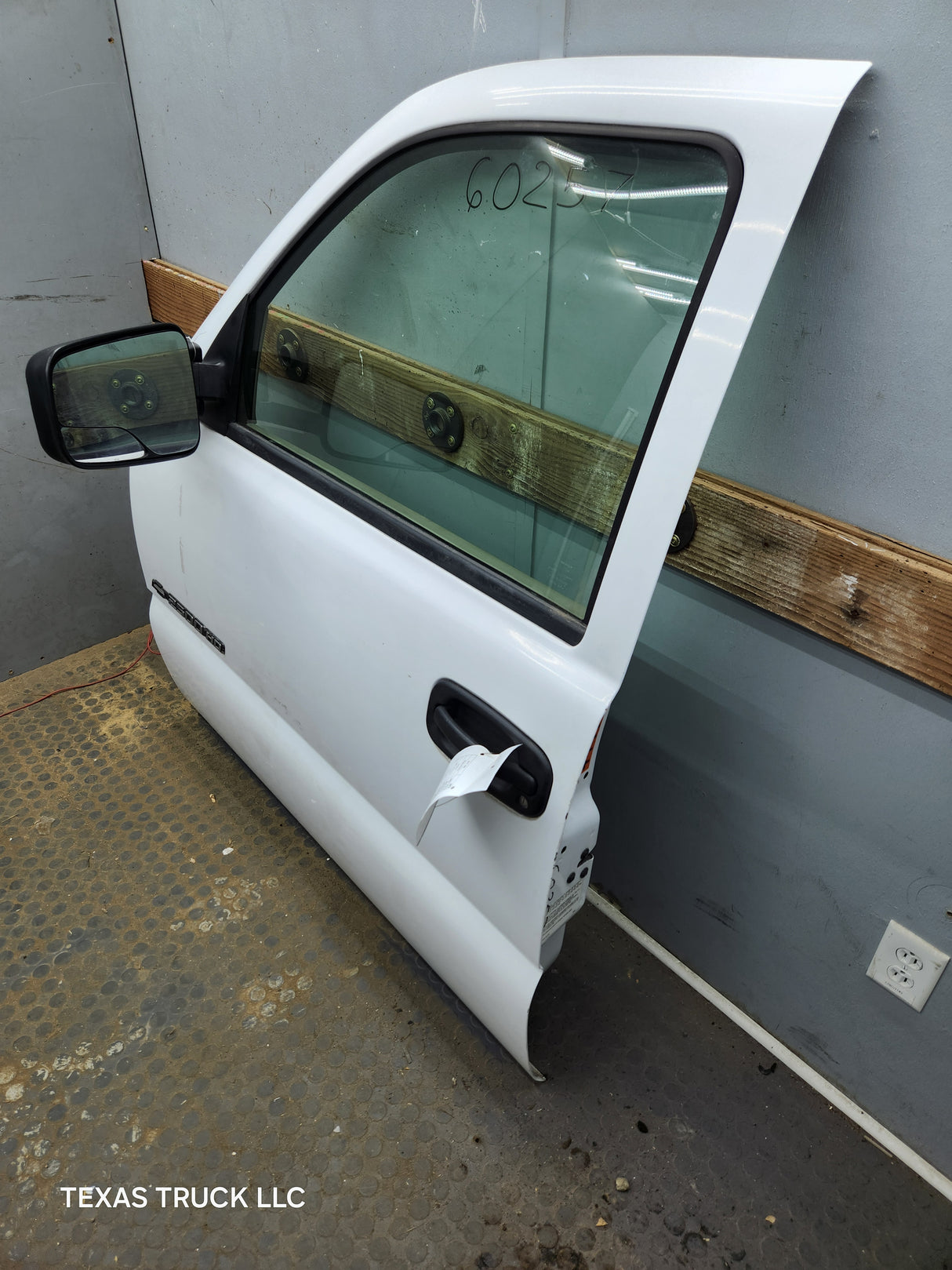 1999-2006 Chevrolet Silverado / GMC Sierra 1500 2500 3500 HD Front Driver Side Door LH