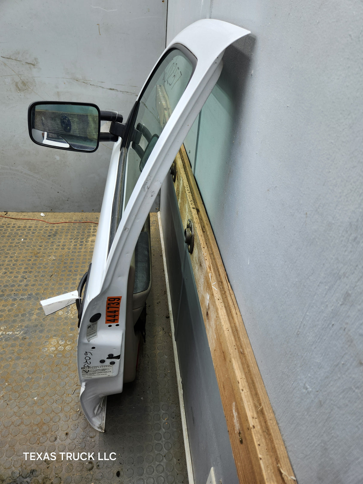 1999-2006 Chevrolet Silverado / GMC Sierra 1500 2500 3500 HD Front Driver Side Door LH