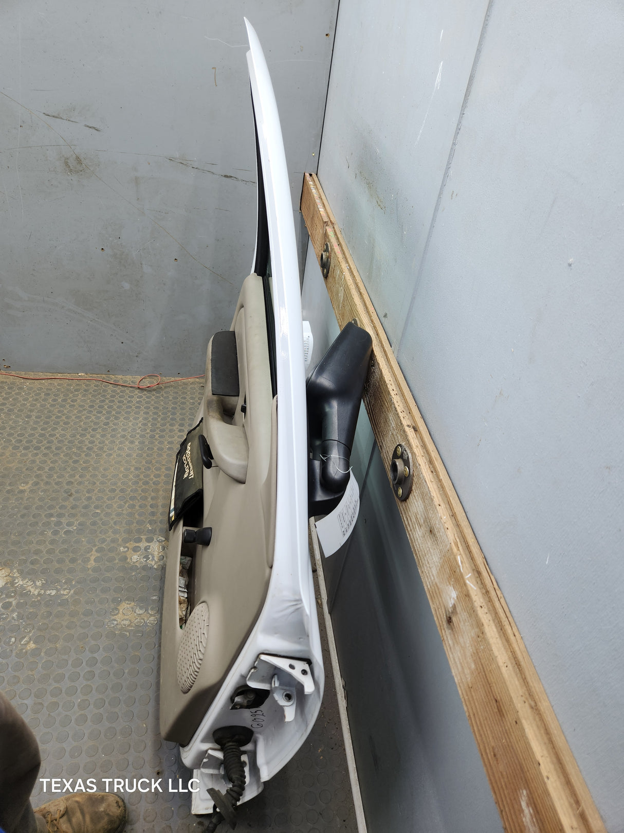 1999-2006 Chevrolet Silverado / GMC Sierra 1500 2500 3500 HD Front Driver Side Door LH
