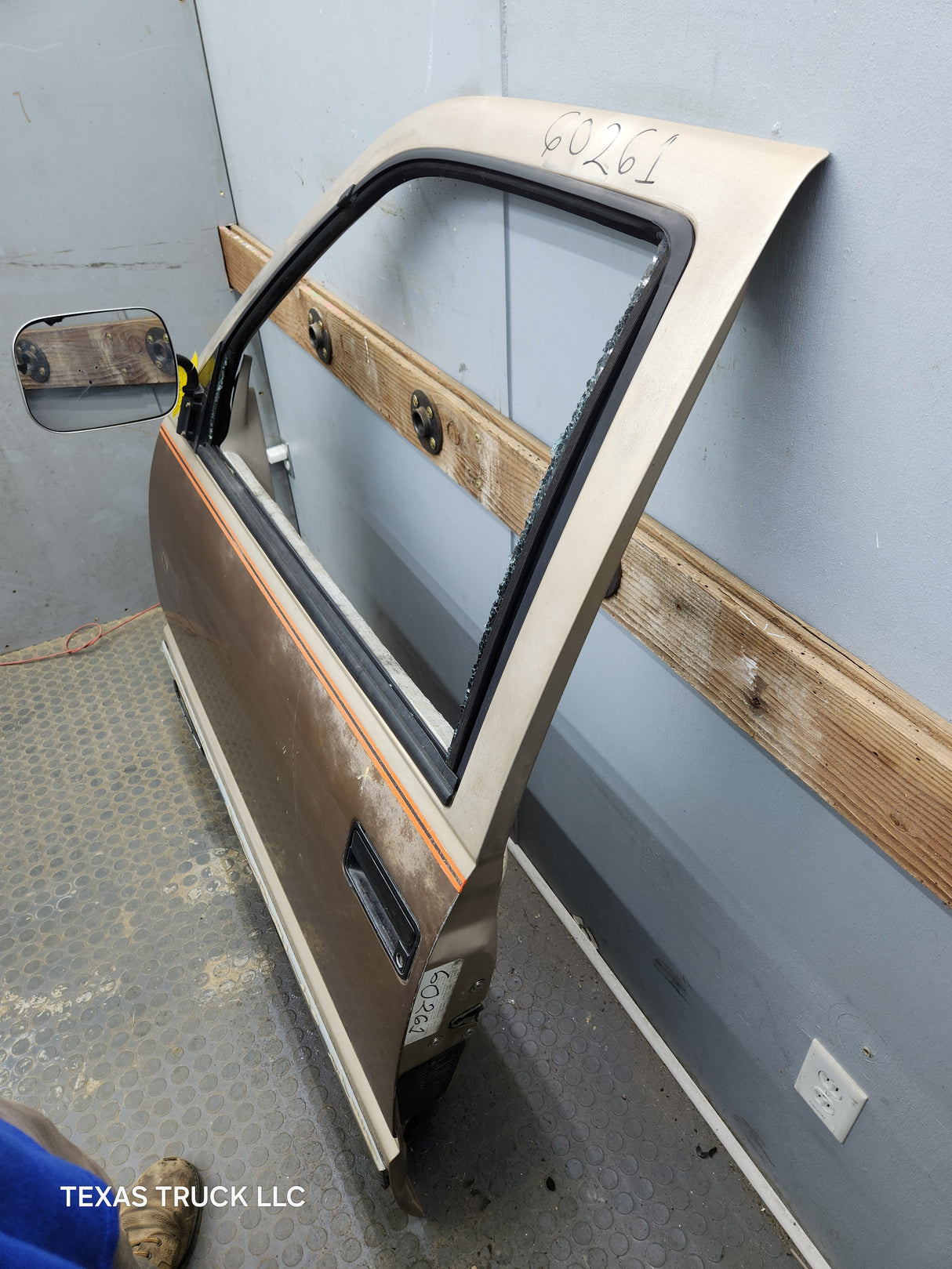 1988-2000 Chevrolet Silverado Suburban GMC Sierra LH Front Driver Side Door