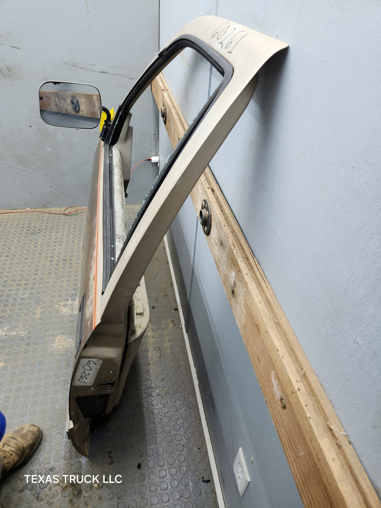 1988-2000 Chevrolet Silverado Suburban GMC Sierra LH Front Driver Side Door