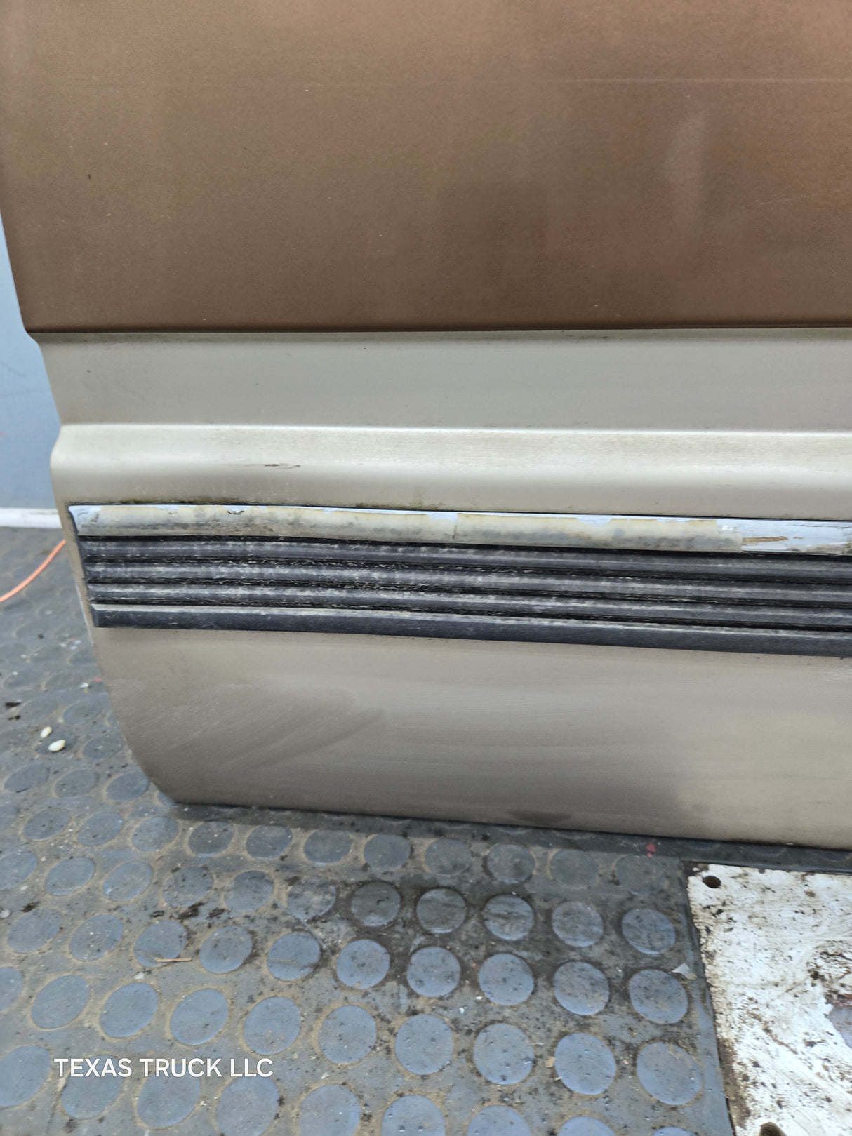1988-2000 Chevrolet Silverado Suburban GMC Sierra RH Front Passenger Door