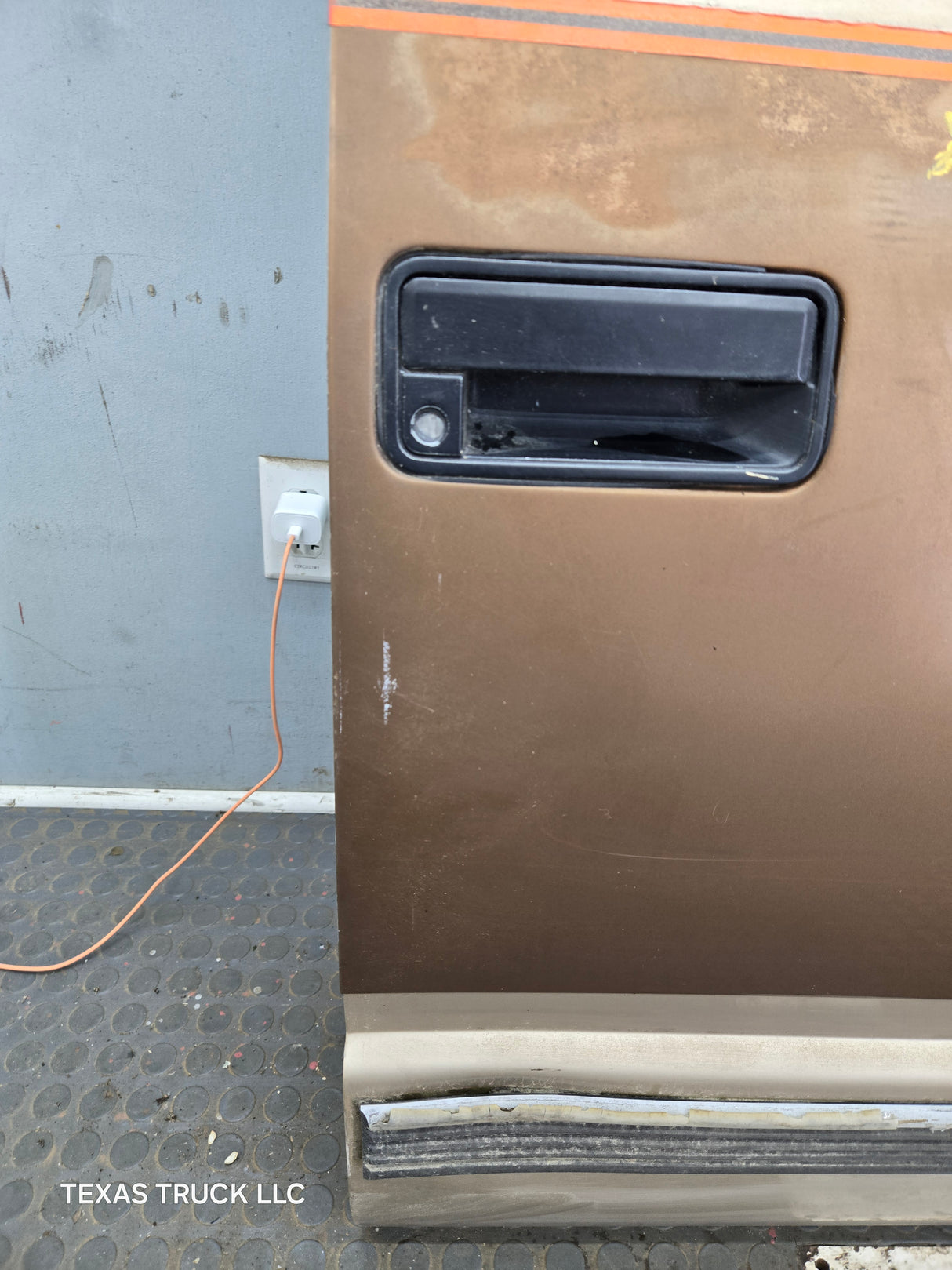 1988-2000 Chevrolet Silverado Suburban GMC Sierra RH Front Passenger Door