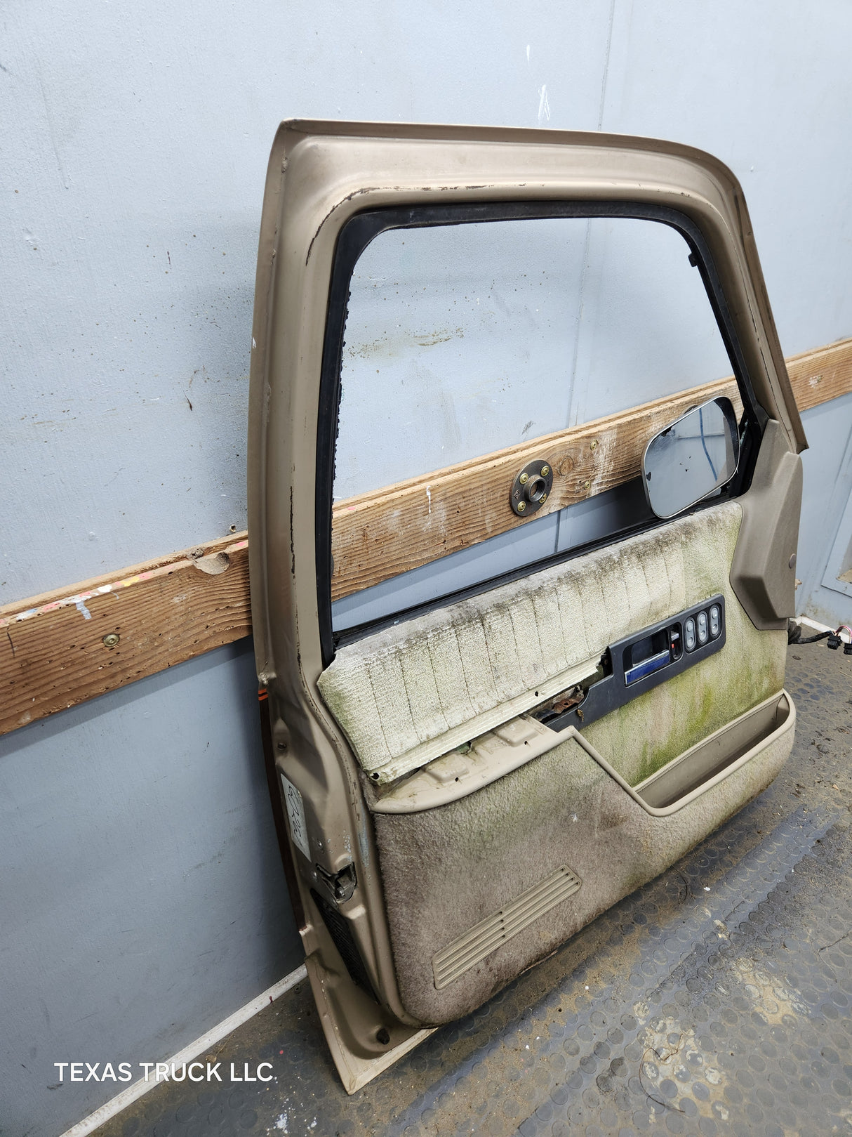 1988-2000 Chevrolet Silverado Suburban GMC Sierra LH Front Driver Side Door