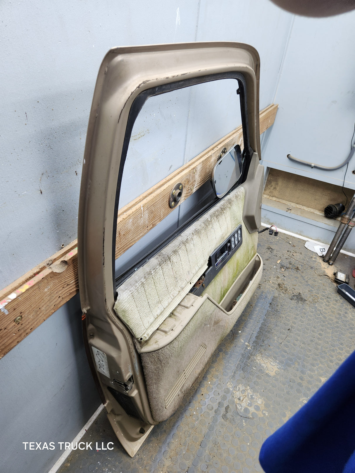 1988-2000 Chevrolet Silverado Suburban GMC Sierra LH Front Driver Side Door