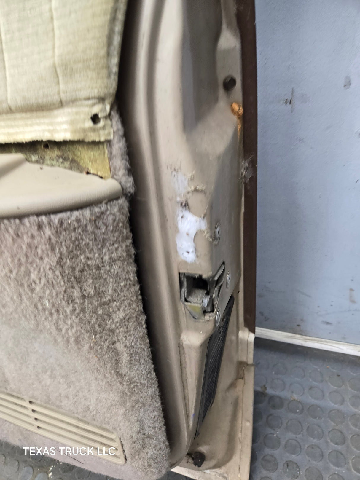 1988-2000 Chevrolet Silverado Suburban GMC Sierra RH Front Passenger Door