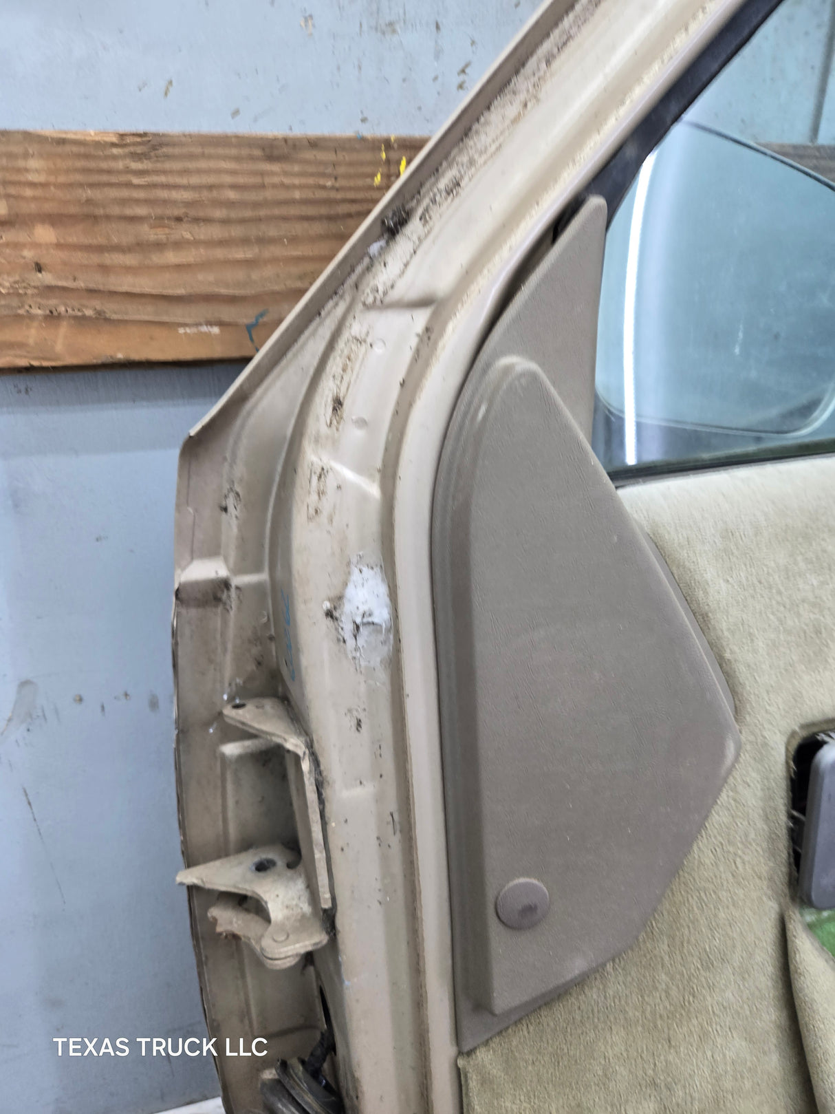 1988-2000 Chevrolet Silverado Suburban GMC Sierra RH Front Passenger Door