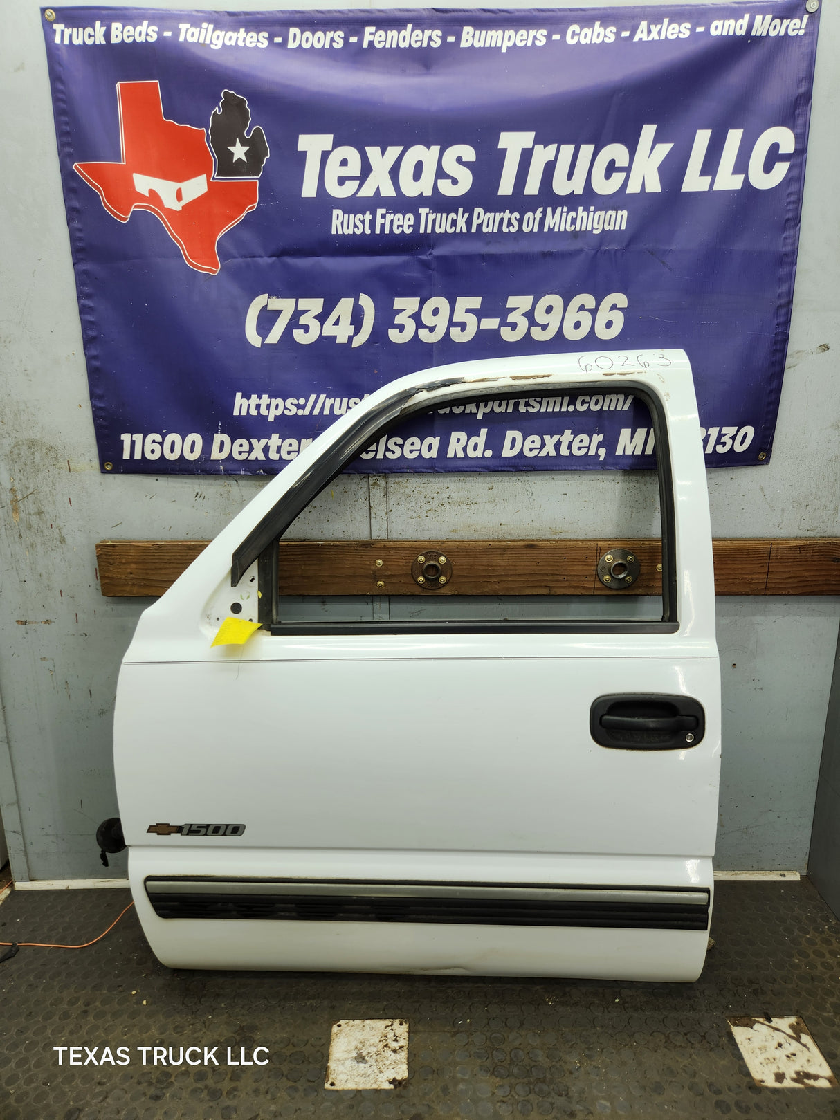 1999-2006 Chevrolet Silverado / GMC Sierra 1500 2500 3500 HD LH Front Driver Side Door
