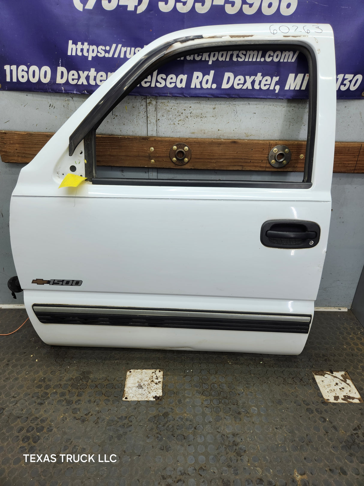 1999-2006 Chevrolet Silverado / GMC Sierra 1500 2500 3500 HD LH Front Driver Side Door
