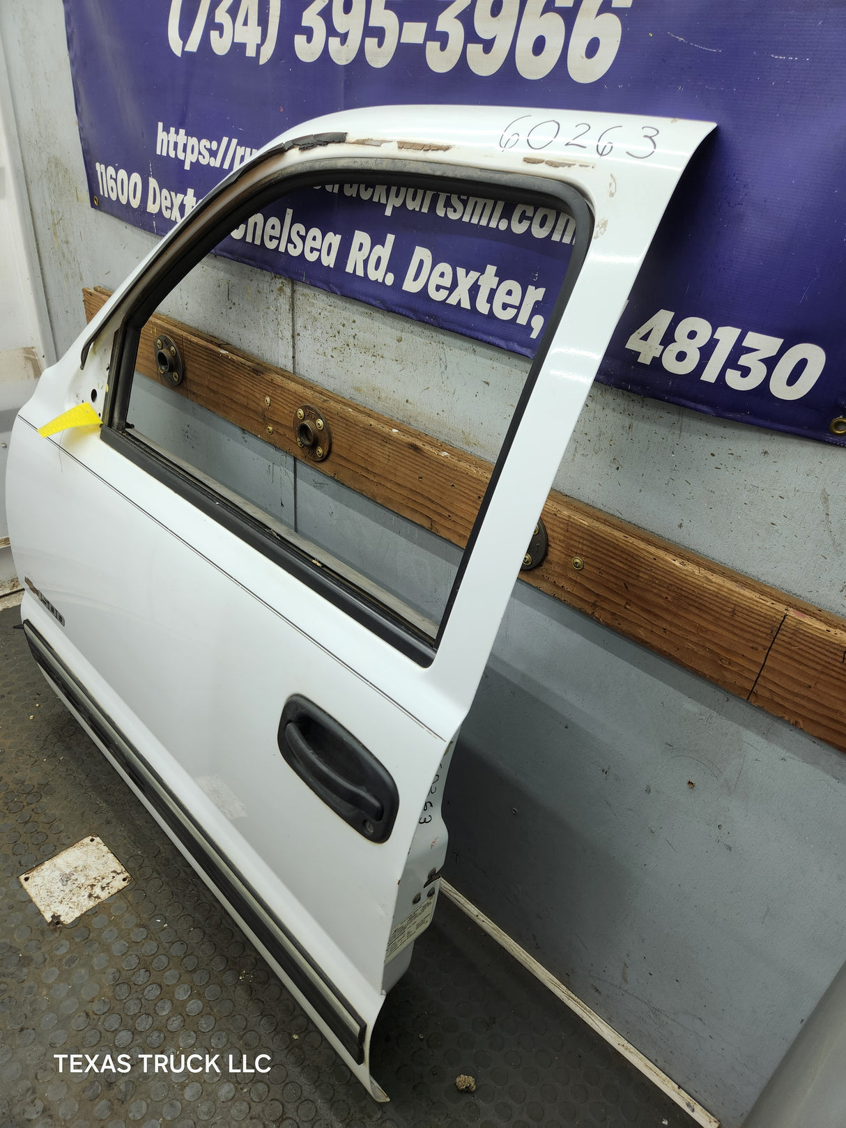1999-2006 Chevrolet Silverado / GMC Sierra 1500 2500 3500 HD LH Front Driver Side Door