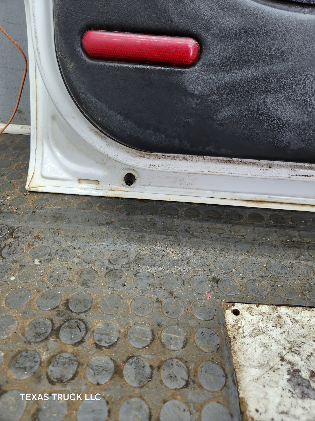 1999-2006 Chevrolet Silverado / GMC Sierra 1500 2500 3500 HD LH Front Driver Side Door