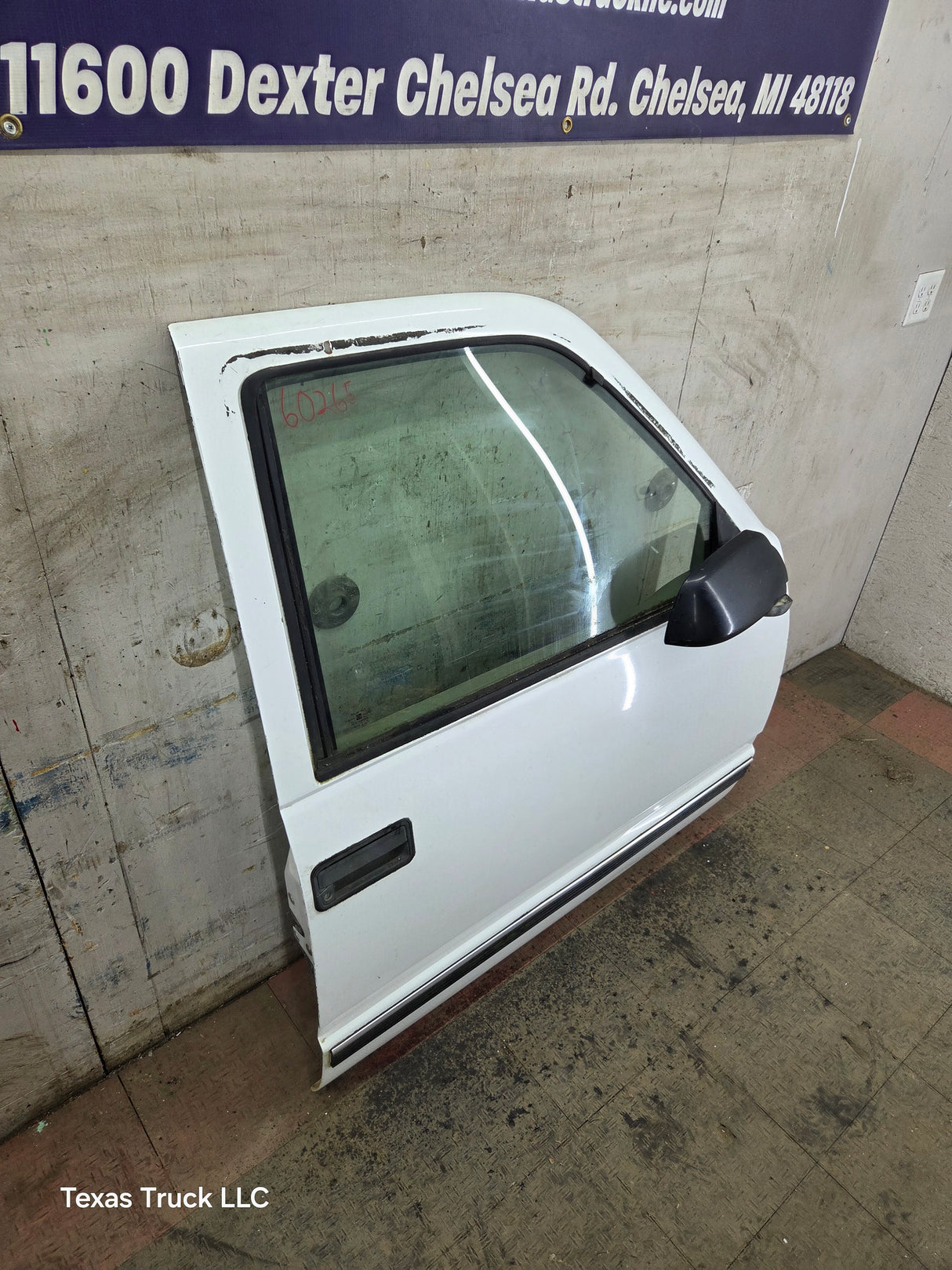 1988-2000 Chevrolet Silverado Suburban GMC Sierra RH Front Passenger Door