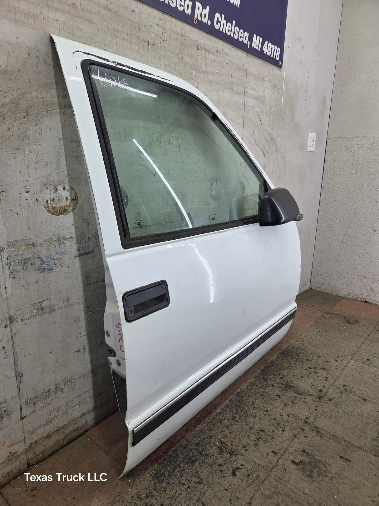 1988-2000 Chevrolet Silverado Suburban GMC Sierra RH Front Passenger Door