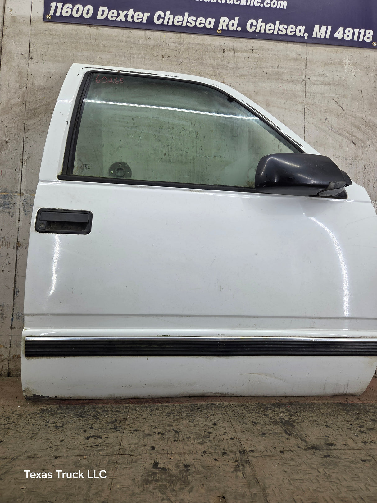 1988-2000 Chevrolet Silverado Suburban GMC Sierra RH Front Passenger Door