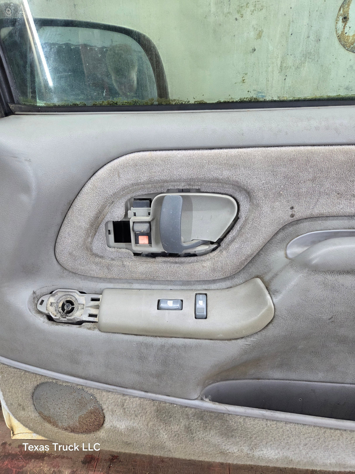 1988-2000 Chevrolet Silverado Suburban GMC Sierra RH Front Passenger Door