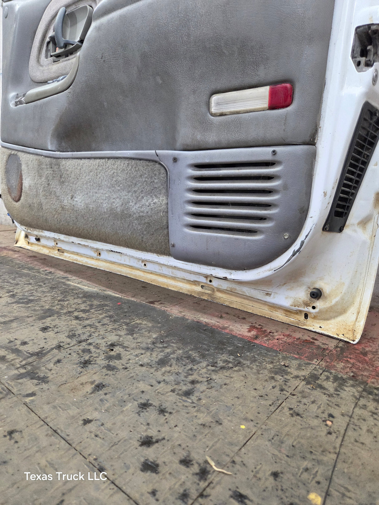1988-2000 Chevrolet Silverado Suburban GMC Sierra RH Front Passenger Door