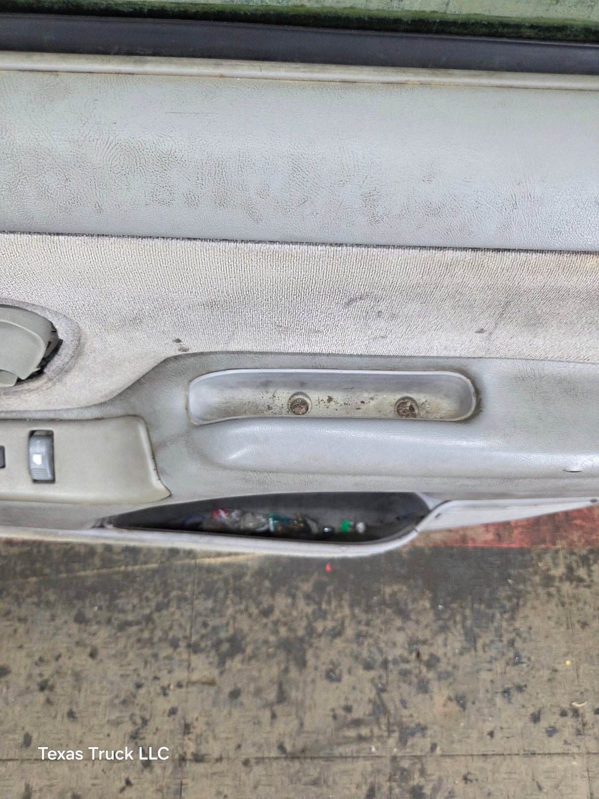 1988-2000 Chevrolet Silverado Suburban GMC Sierra RH Front Passenger Door