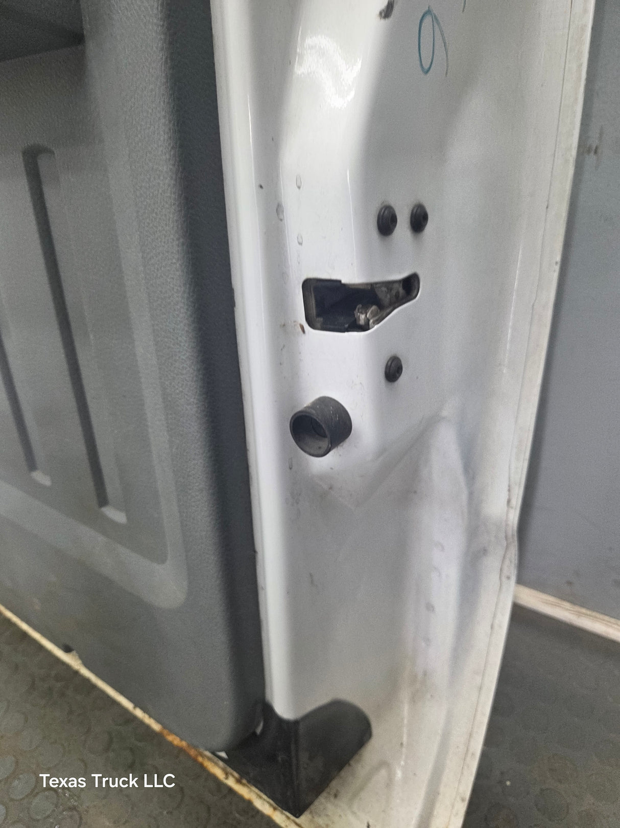 1999-2011 Ford Super Duty / Excursion Front Passenger RH Door F250 F350 F450 F550- Oxford White