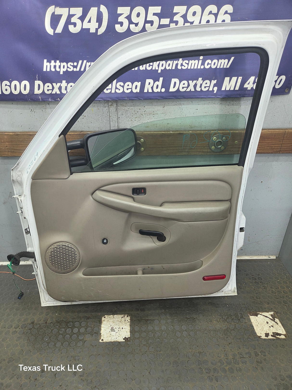 1999-2006 Chevrolet Silverado / GMC Sierra 1500 2500 3500 HD Front Passenger side Door RH