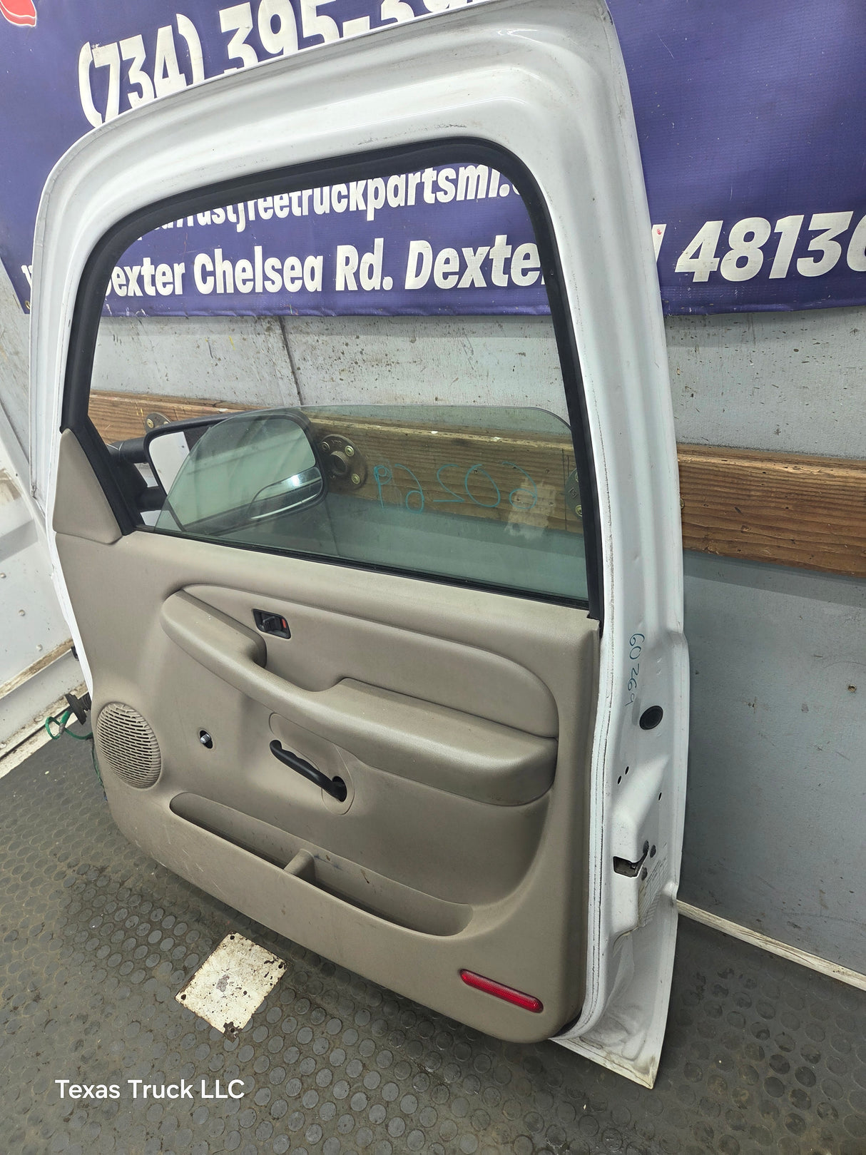 1999-2006 Chevrolet Silverado / GMC Sierra 1500 2500 3500 HD Front Passenger side Door RH