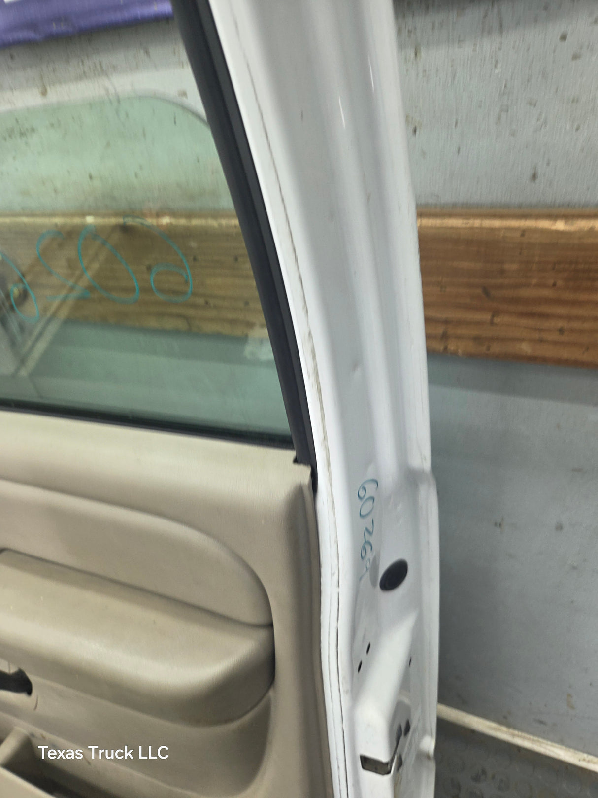 1999-2006 Chevrolet Silverado / GMC Sierra 1500 2500 3500 HD Front Passenger side Door RH
