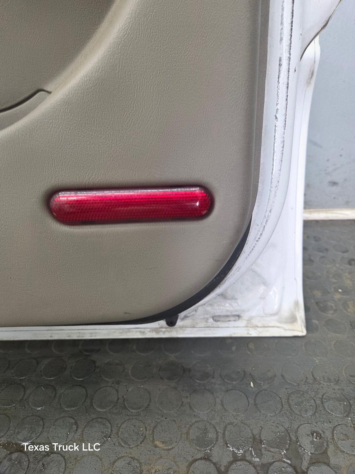 1999-2006 Chevrolet Silverado / GMC Sierra 1500 2500 3500 HD Front Passenger side Door RH