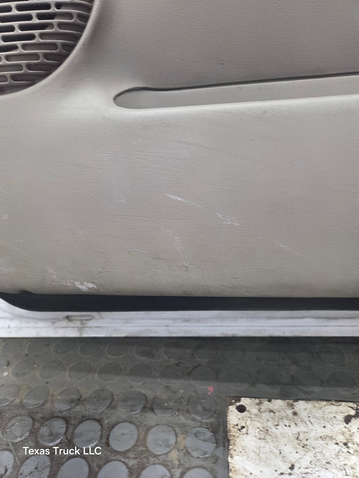 1999-2006 Chevrolet Silverado / GMC Sierra 1500 2500 3500 HD Front Passenger side Door RH