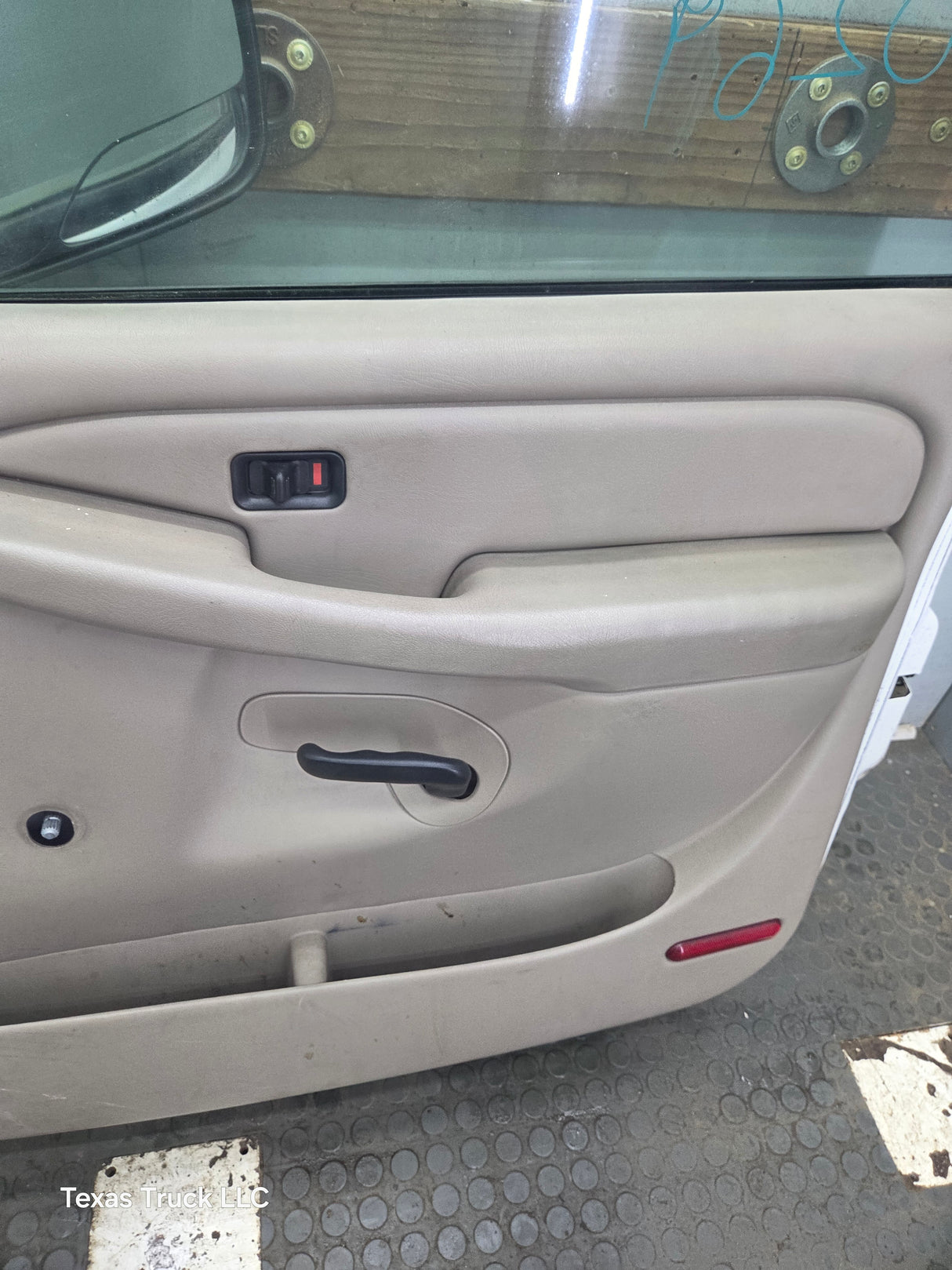 1999-2006 Chevrolet Silverado / GMC Sierra 1500 2500 3500 HD Front Passenger side Door RH