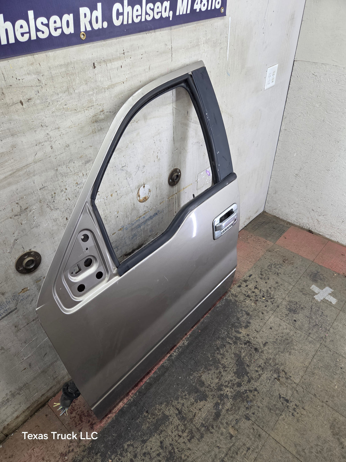 2004-2008 Ford F150 Crew Cab Driver Side Front Door LH