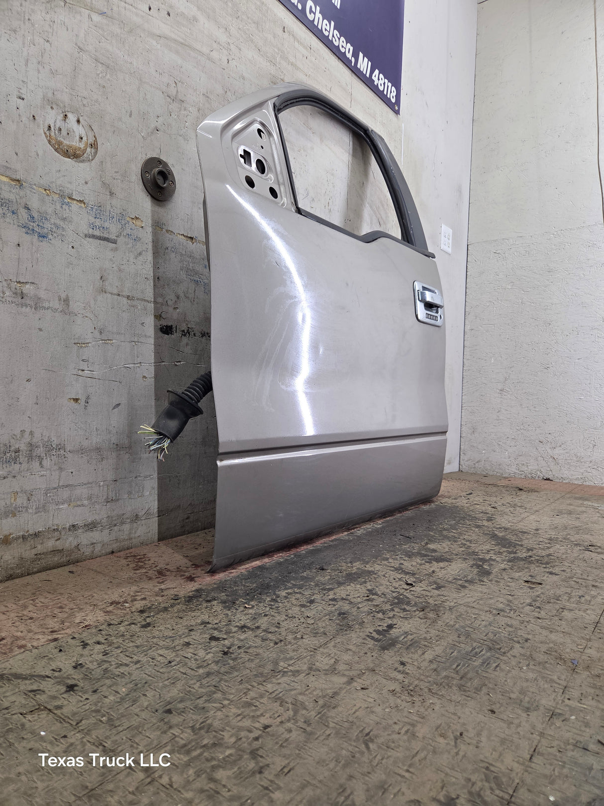 2004-2008 Ford F150 Crew Cab Driver Side Front Door LH