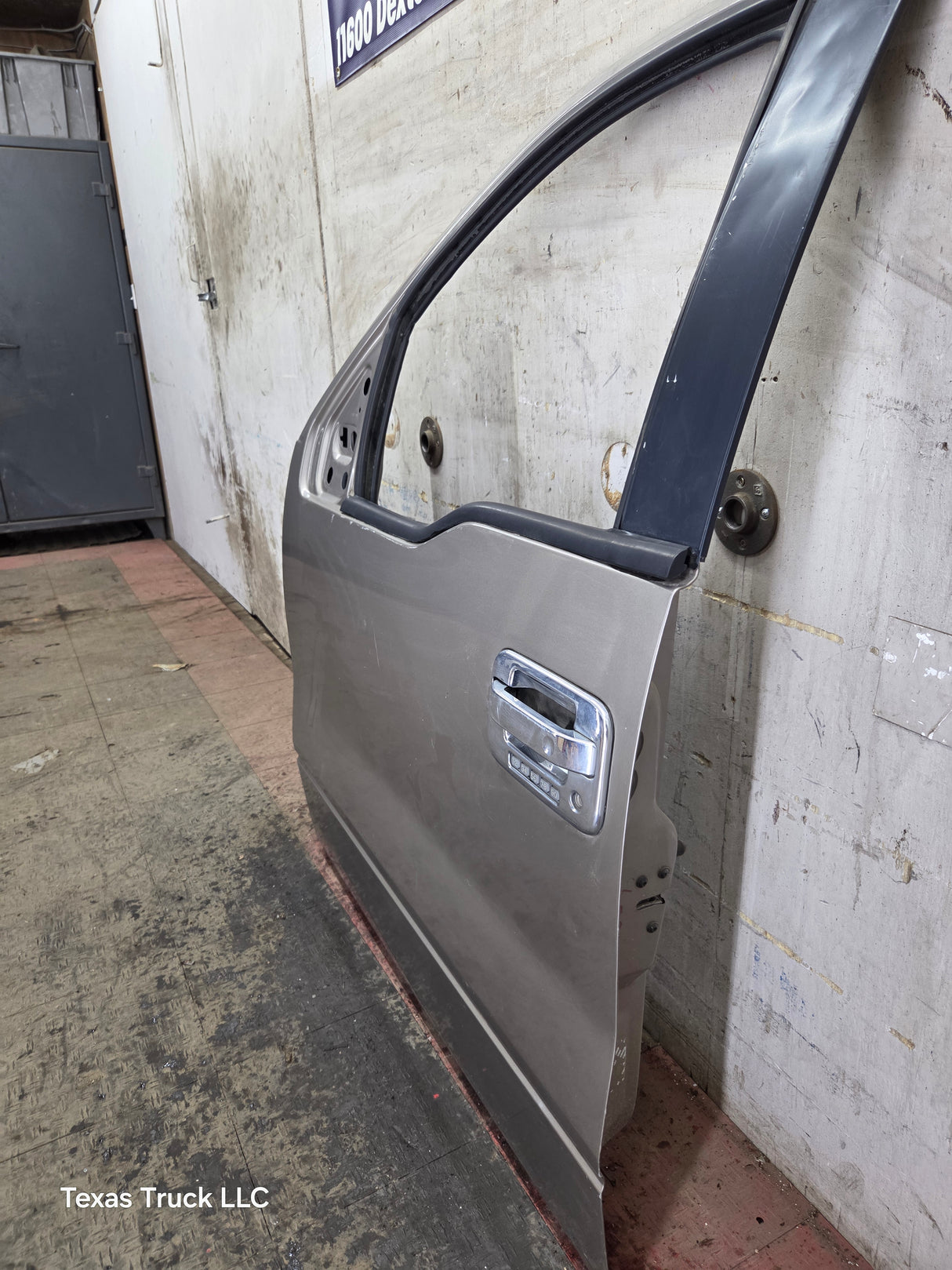 2004-2008 Ford F150 Crew Cab Driver Side Front Door LH