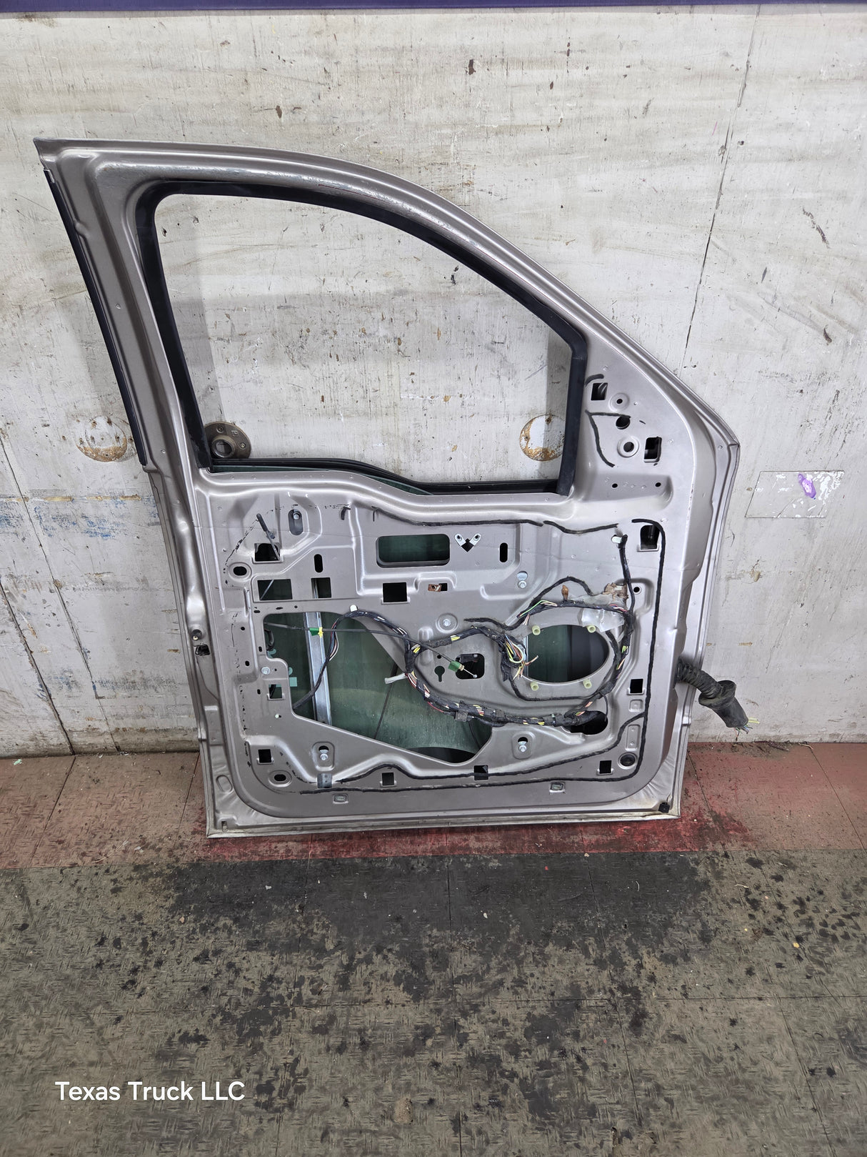 2004-2008 Ford F150 Crew Cab Driver Side Front Door LH