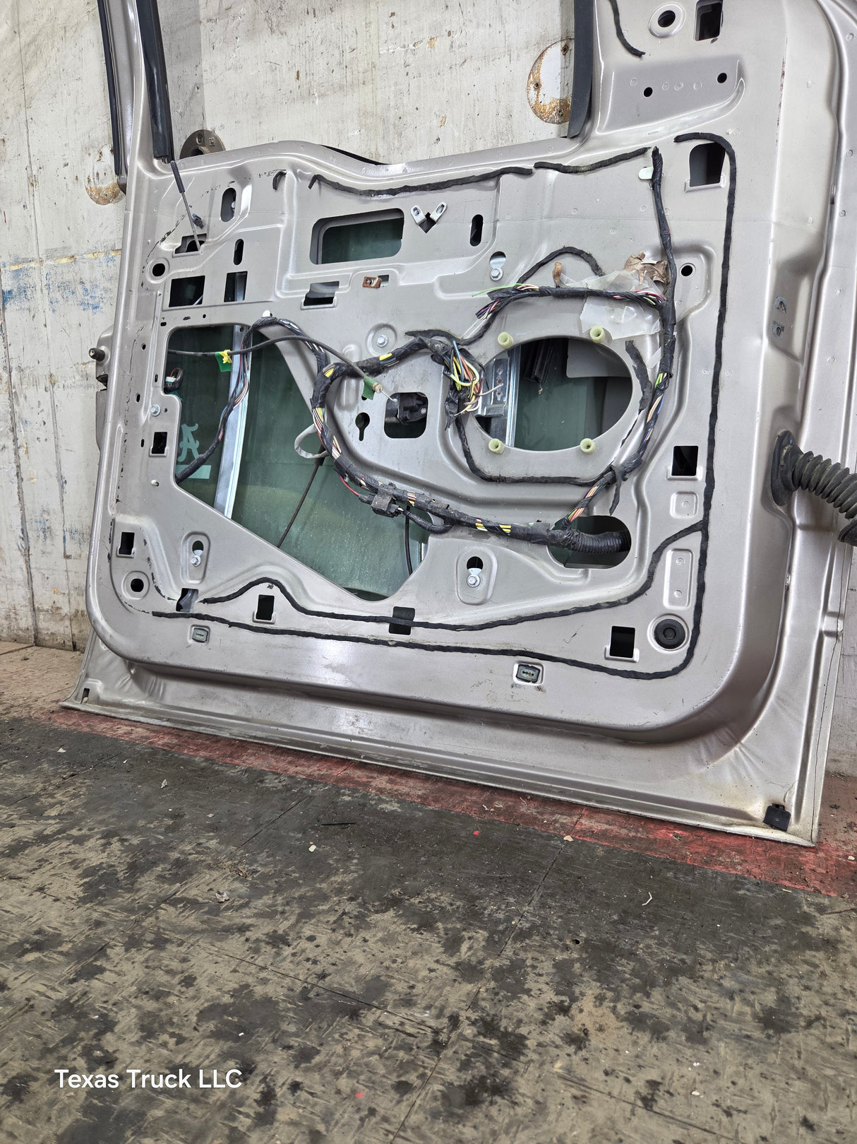 2004-2008 Ford F150 Crew Cab Driver Side Front Door LH