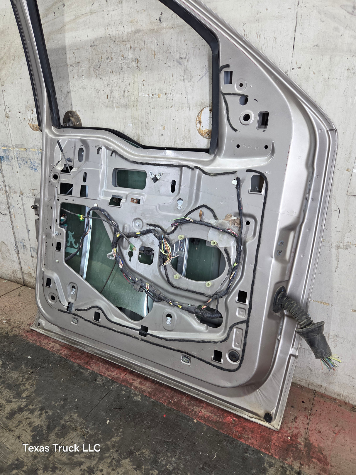2004-2008 Ford F150 Crew Cab Driver Side Front Door LH