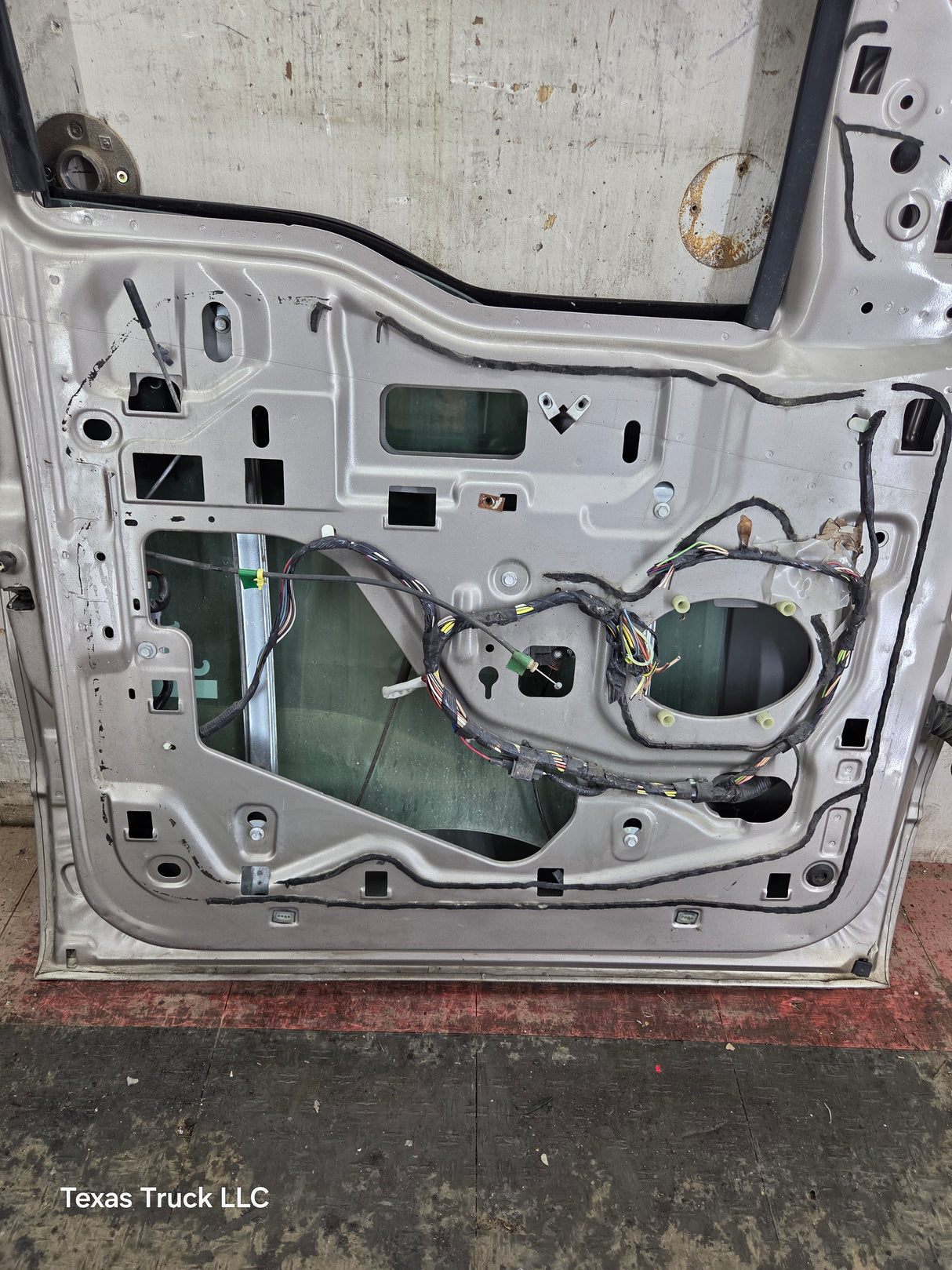 2004-2008 Ford F150 Crew Cab Driver Side Front Door LH
