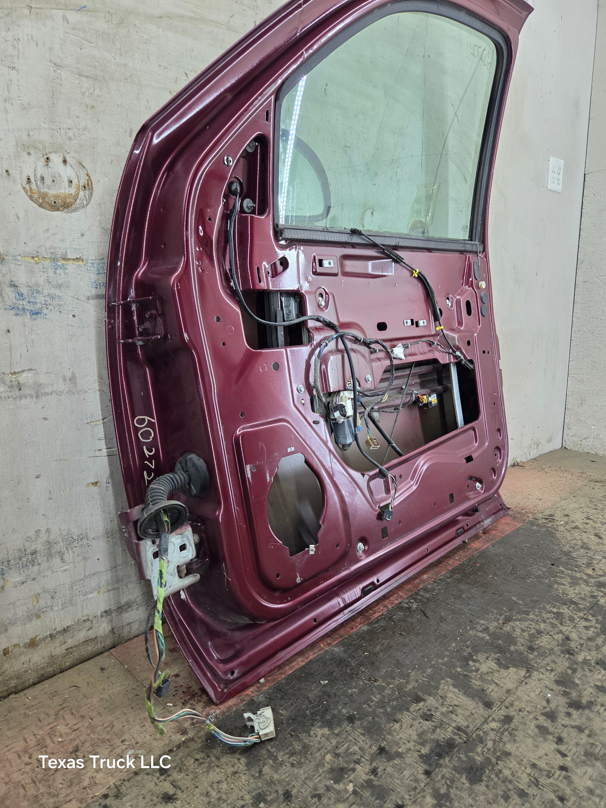 2007-2013 Chevrolet Silverado / GMC Sierra 1500 2500 3500 HD RH Front Passenger Side Door