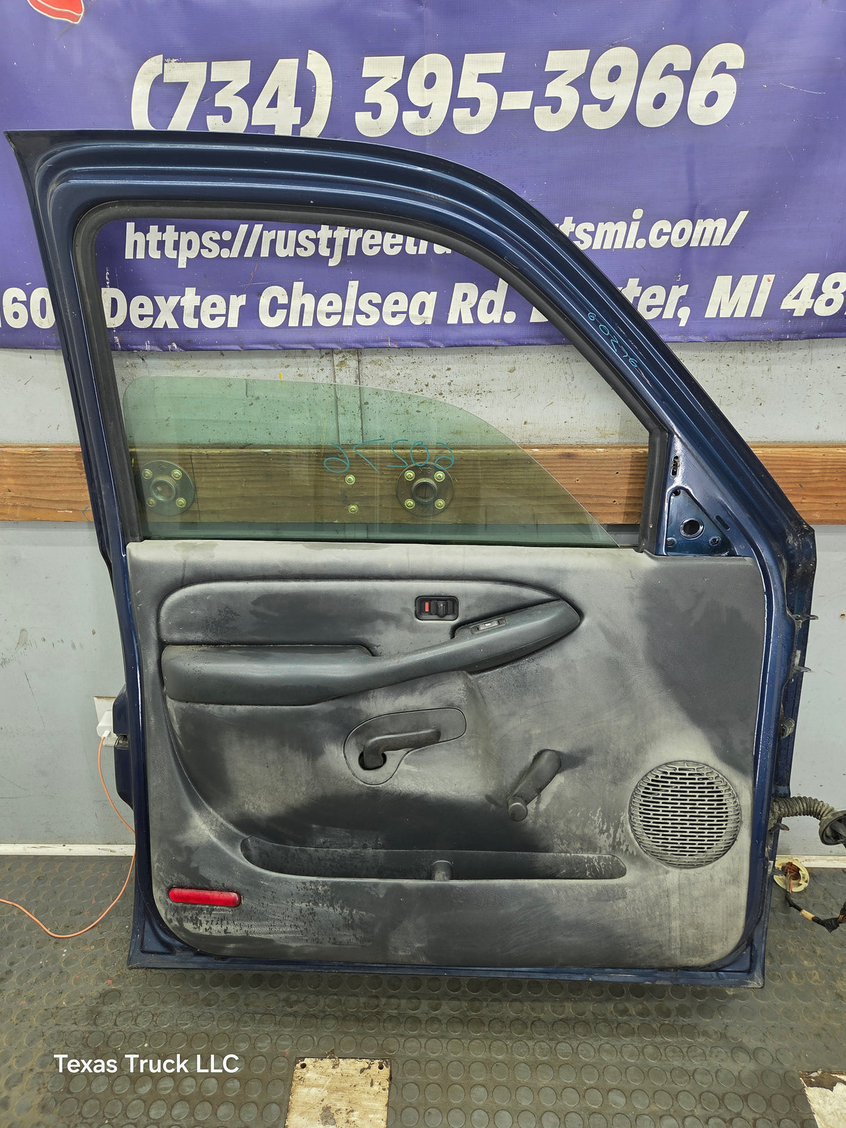 1999-2006 Chevrolet Silverado / GMC Sierra 1500 2500 3500 HD Front Driver Side Door LH