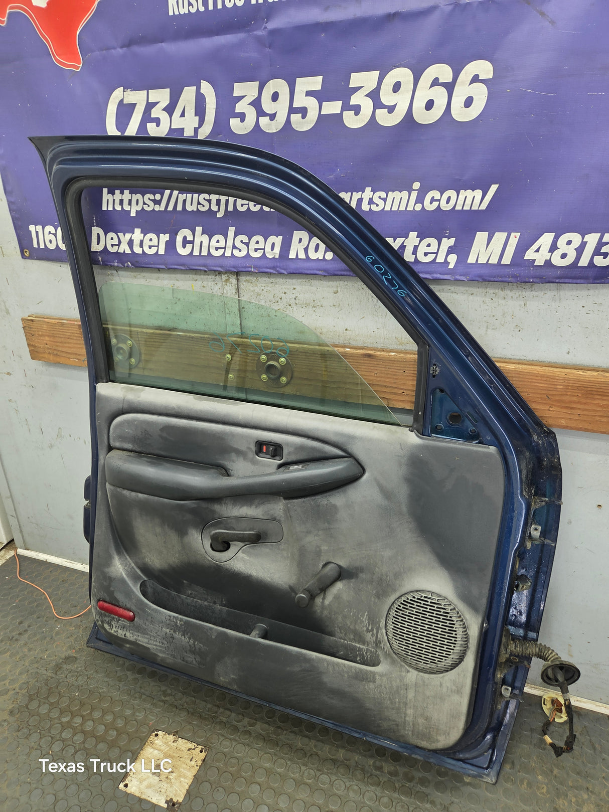 1999-2006 Chevrolet Silverado / GMC Sierra 1500 2500 3500 HD Front Driver Side Door LH