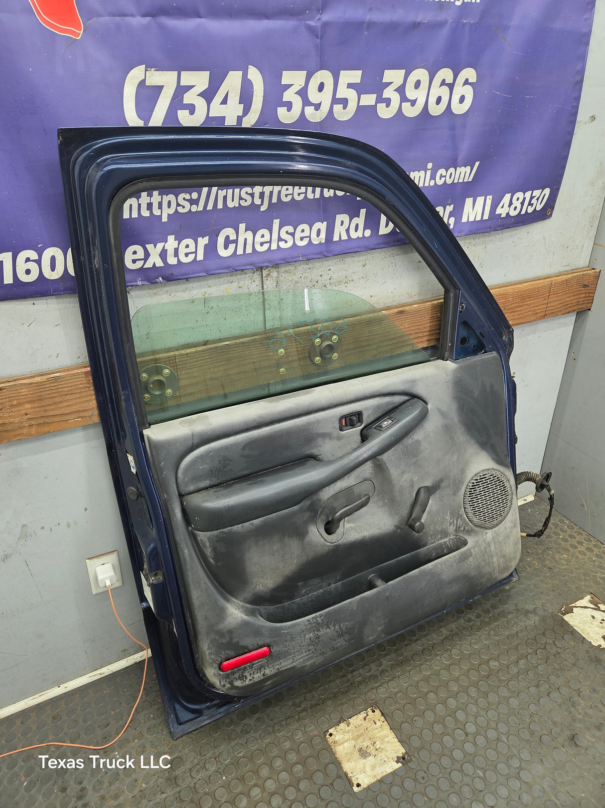 1999-2006 Chevrolet Silverado / GMC Sierra 1500 2500 3500 HD Front Driver Side Door LH