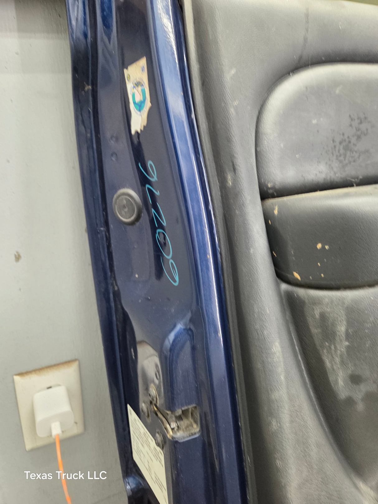 1999-2006 Chevrolet Silverado / GMC Sierra 1500 2500 3500 HD Front Driver Side Door LH