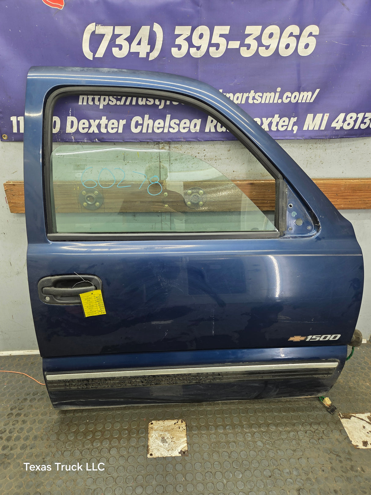 1999-2006 Chevrolet Silverado / GMC Sierra 1500 2500 3500 HD Front Passenger side Door RH