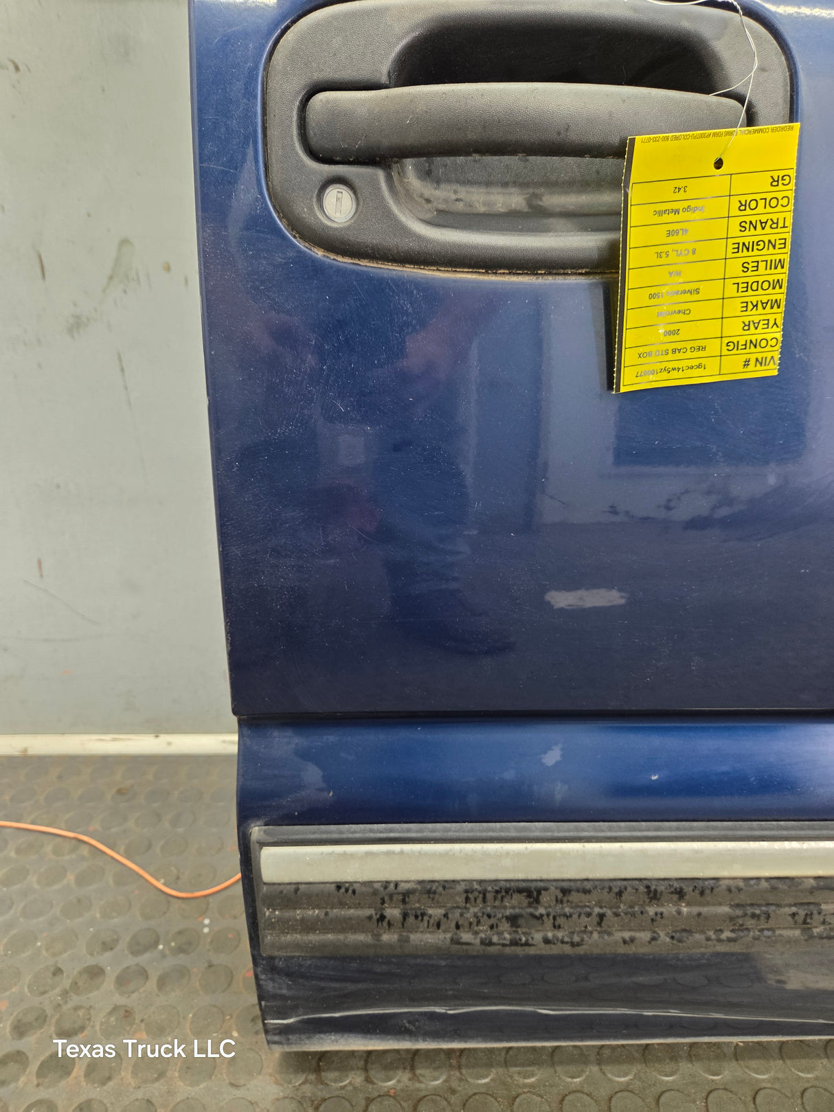 1999-2006 Chevrolet Silverado / GMC Sierra 1500 2500 3500 HD Front Passenger side Door RH