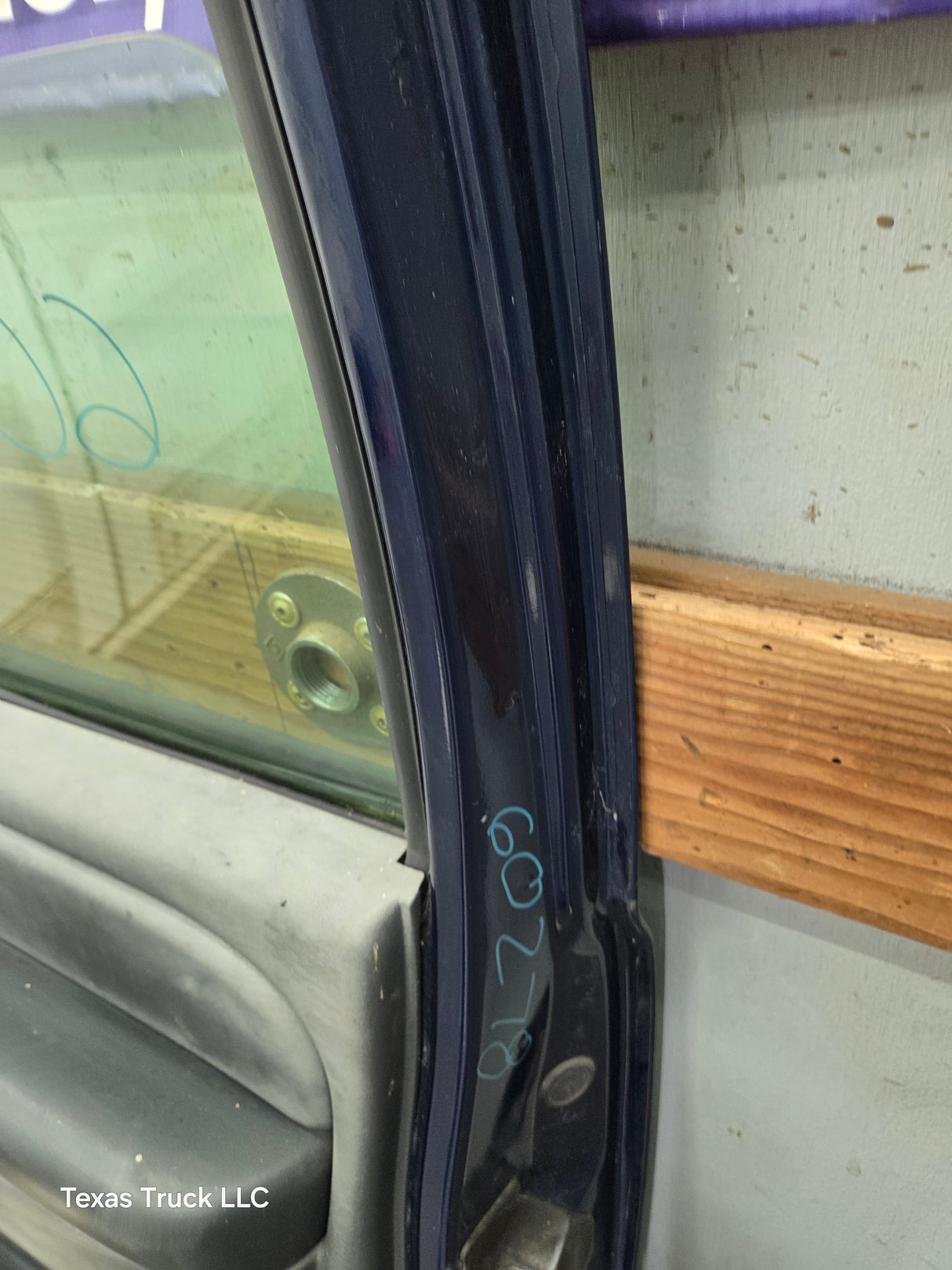 1999-2006 Chevrolet Silverado / GMC Sierra 1500 2500 3500 HD Front Passenger side Door RH
