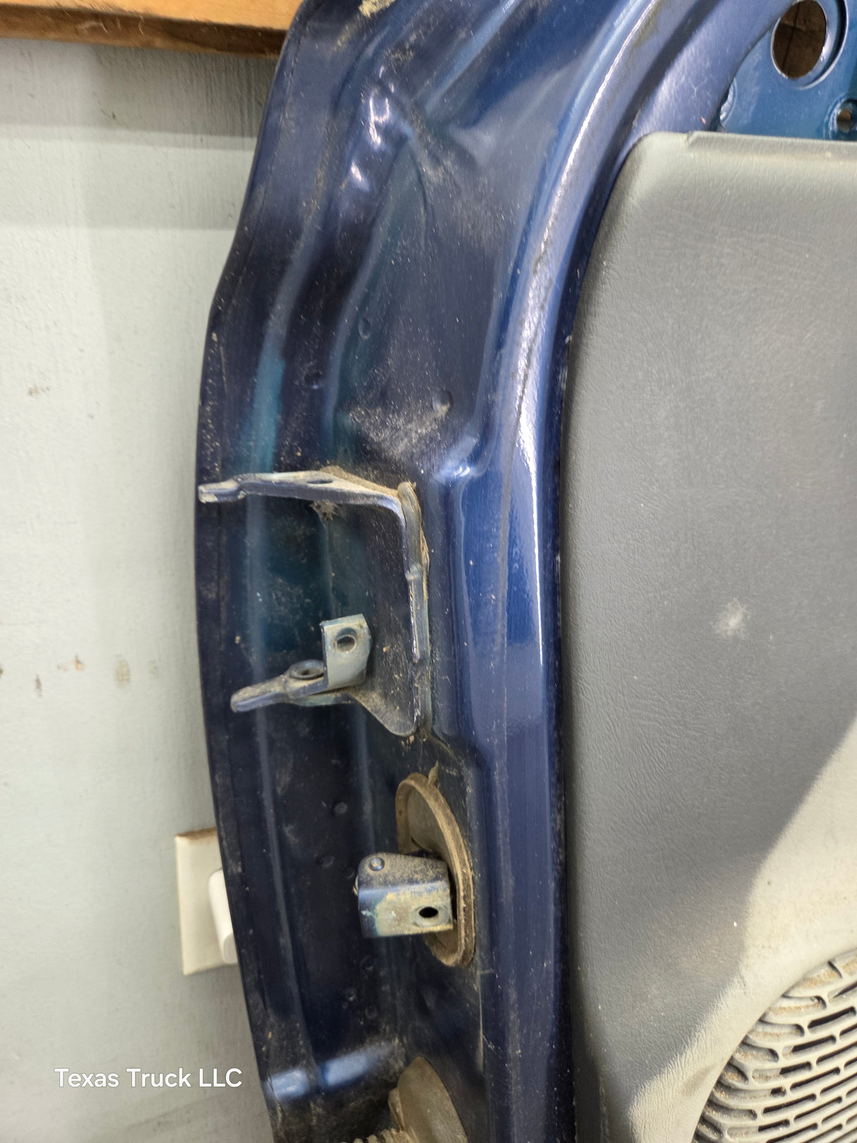 1999-2006 Chevrolet Silverado / GMC Sierra 1500 2500 3500 HD Front Passenger side Door RH