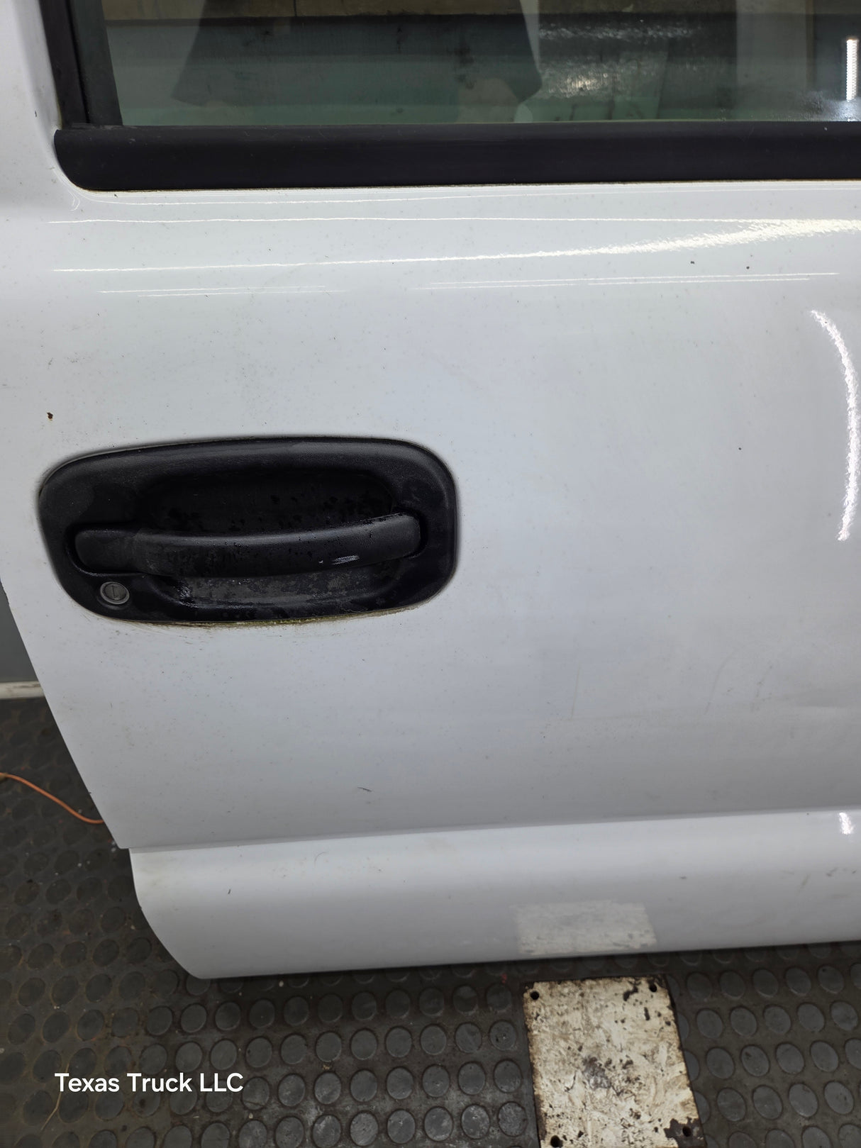 1999-2006 Chevrolet Silverado / GMC Sierra 1500 2500 3500 HD Front Passenger side Door RH