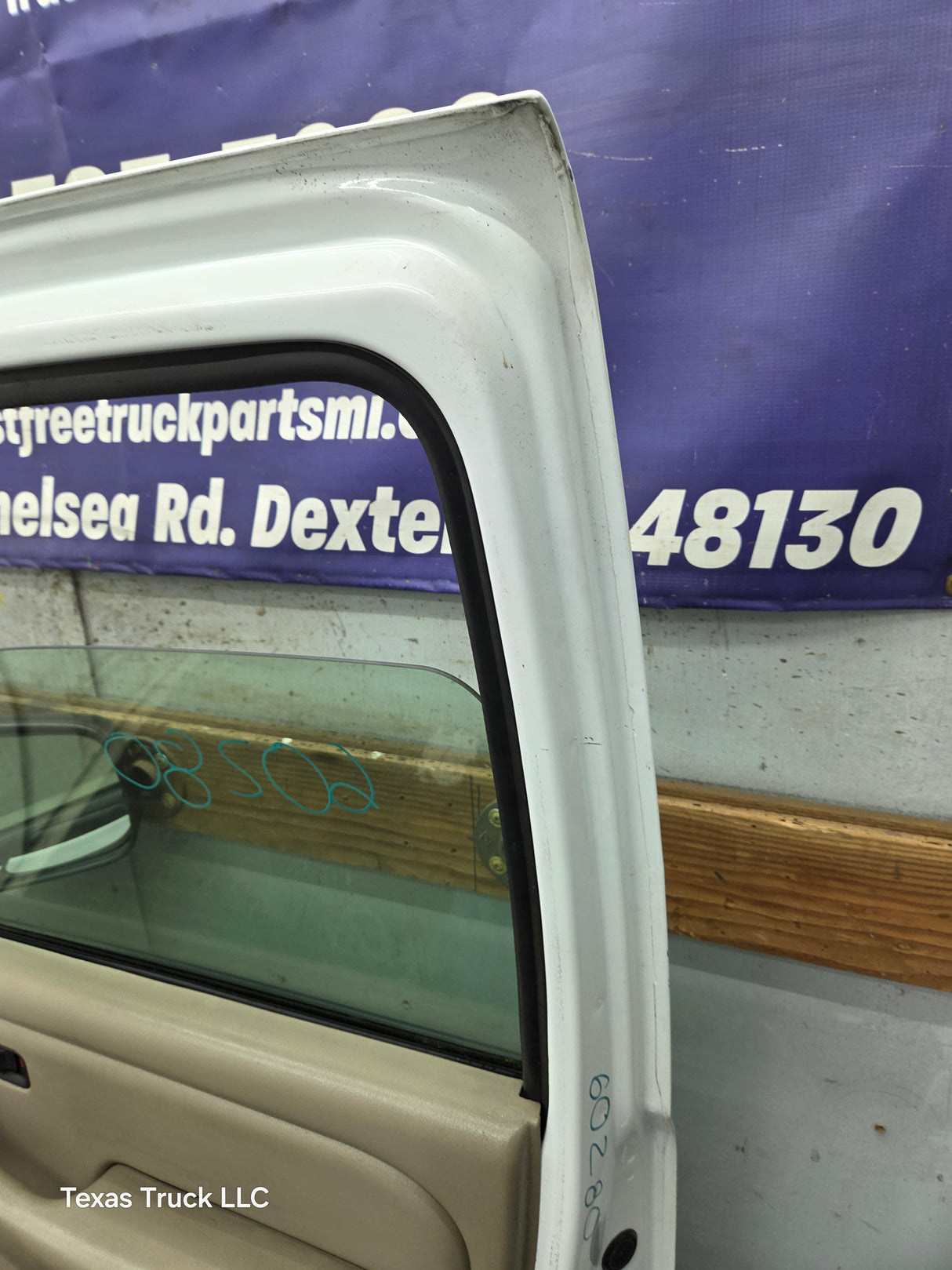 1999-2006 Chevrolet Silverado / GMC Sierra 1500 2500 3500 HD Front Passenger side Door RH