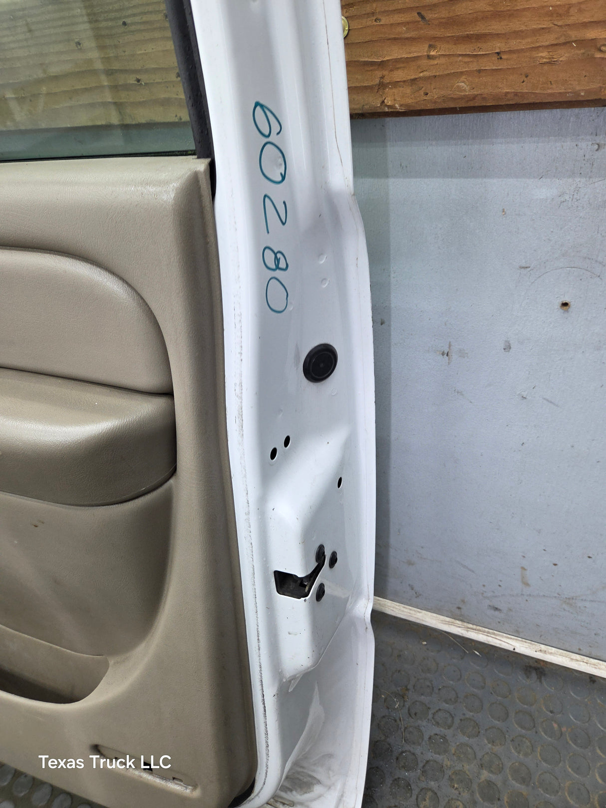 1999-2006 Chevrolet Silverado / GMC Sierra 1500 2500 3500 HD Front Passenger side Door RH