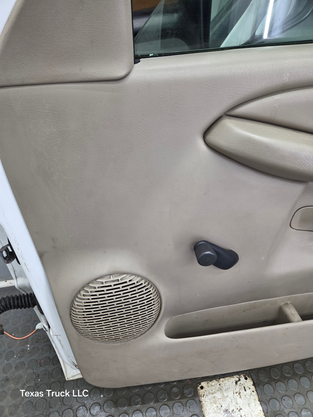 1999-2006 Chevrolet Silverado / GMC Sierra 1500 2500 3500 HD Front Passenger side Door RH