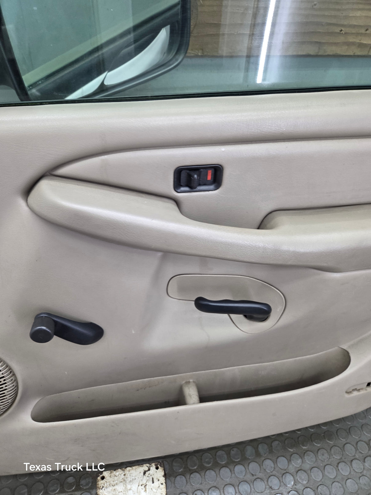 1999-2006 Chevrolet Silverado / GMC Sierra 1500 2500 3500 HD Front Passenger side Door RH