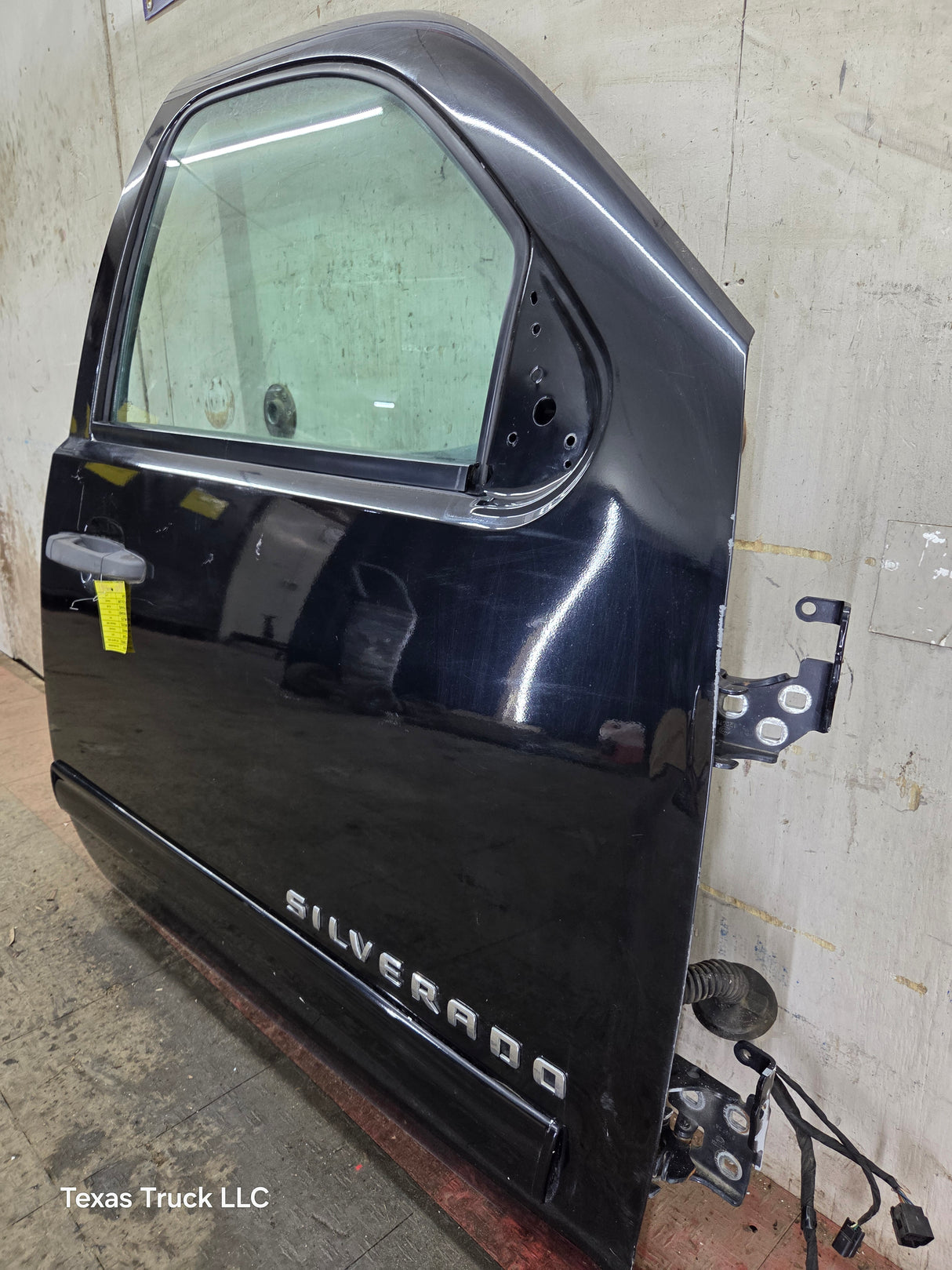 2007-2013 Chevrolet Silverado / GMC Sierra 1500 2500 3500 HD RH Front Passenger Side Door